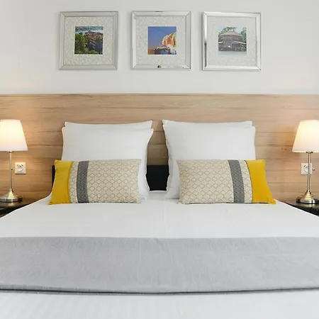 Business * 투르쿠앵